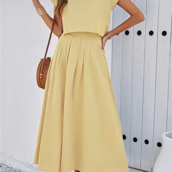 NWOT never worn two piece set. Skirt and blouse. Super Cute!! - Picture 2 of 6